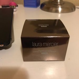Laura Mercier Translucent Powder (medium deep)